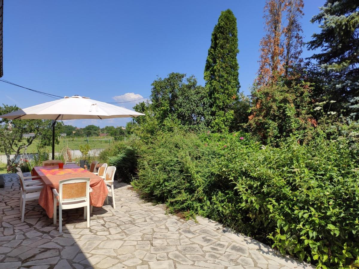 Отель Domaine Des Arts Dompierre  Экстерьер фото